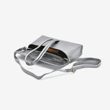 Borsa a pochette da donna in vera pelle colore laminato grigio