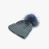 Berretto in misto lana con pompon in pelliccia