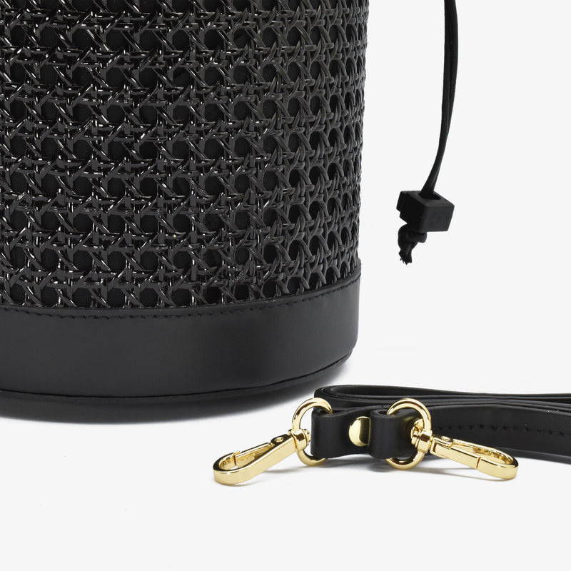 Big pape bucket in raffia straw - black